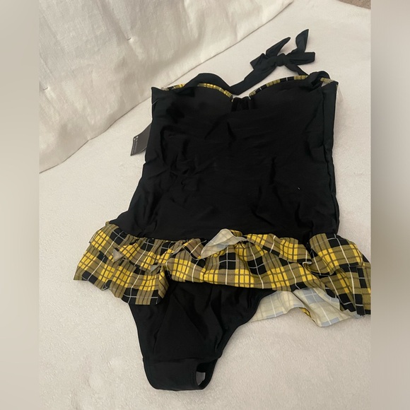 Harry Potter Hufflepuff One Piece Swimsuit Bathing Suit with Ruffle Skirt Large - Picture 4 of 4